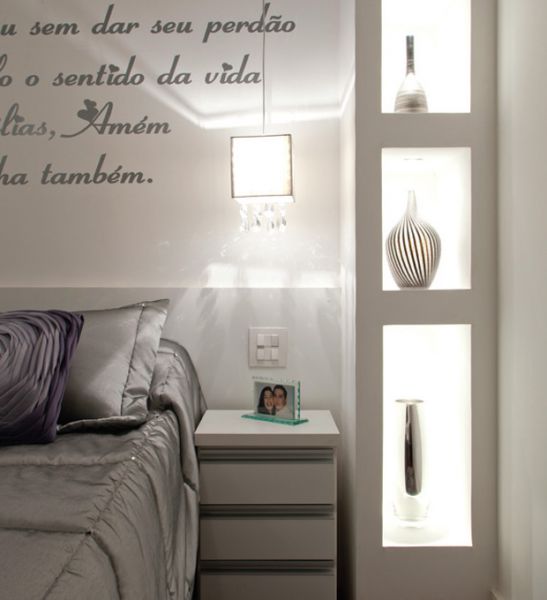 ESTANTE em Gesso com aplicação